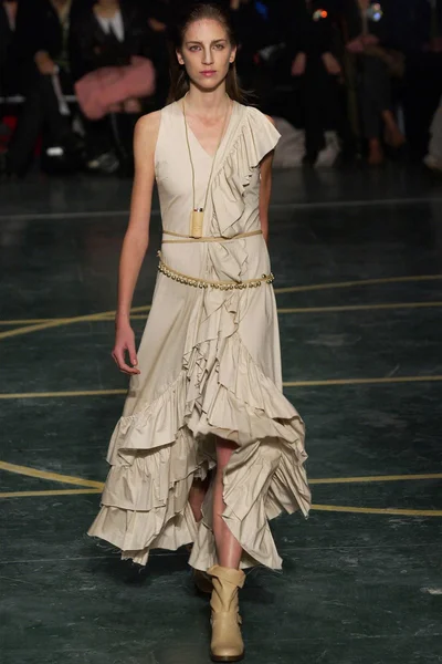 Look 32